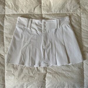 H&M white pleated mini skirt